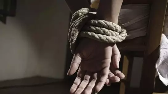 Secuestran joven tras engañarla con una supuesta entrega de flores