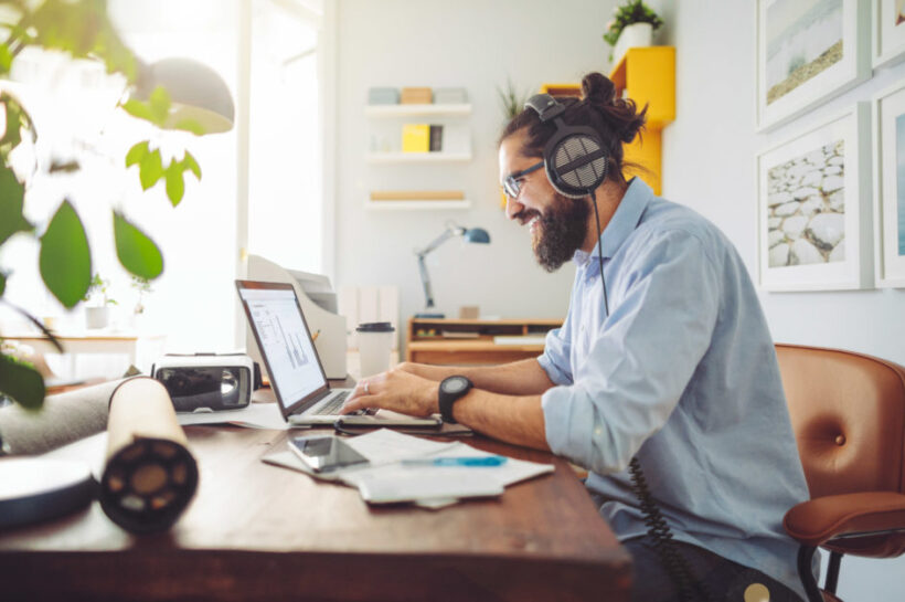 Estudio revela que el teletrabajo mejora la felicidad y el bienestar de los empleados