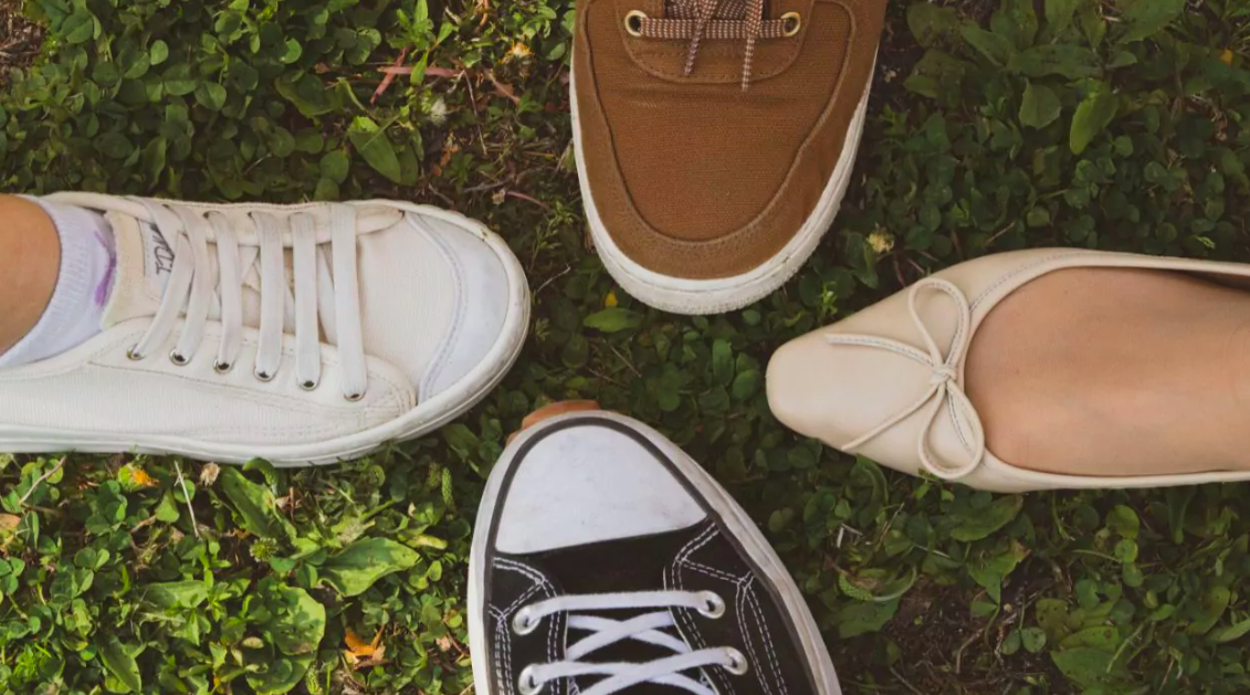 ¿Por qué despojarse de los zapatos al ingresar a casa es clave para tu salud?