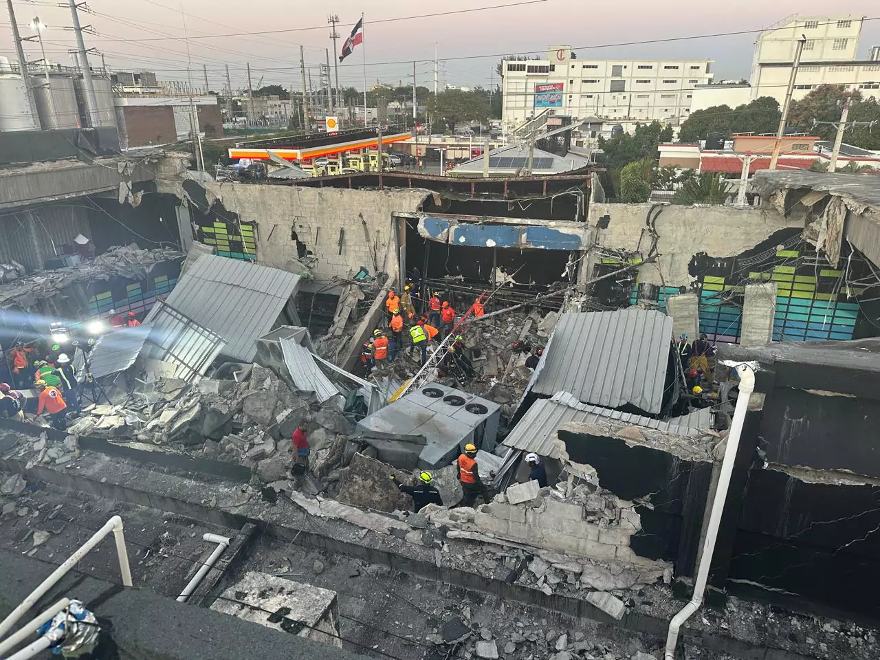 Tragedia en Santo Domingo: Se desploma el techo de la discoteca Jet Set durante concierto de Rubby Pérez