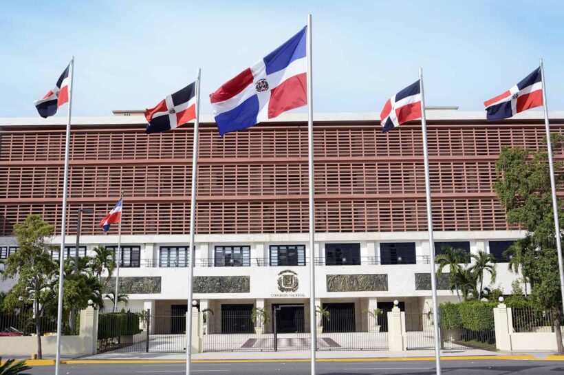 Aprueban proyecto que obliga a estudiantes a trabajar en elecciones para graduarse de bachillerato